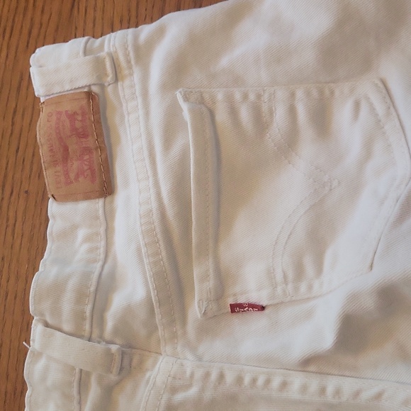 Levis girlfriend shorts - Picture 8 of 10